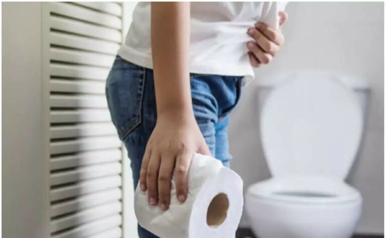 Loose Motions Remedies: मानसून में बार-बार शौचालय जाना पड़ता है, तो अपनाएं दादी-नानी के ये 5 अचूक नुस्खे