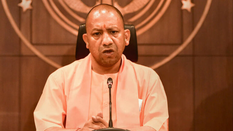 CM Yogi को मिली जान से मारने की धमकी, चिट्ठी में लिखा- बम से उड़ाएंगे, लखनऊ पुलिस ने शुरू की जांच