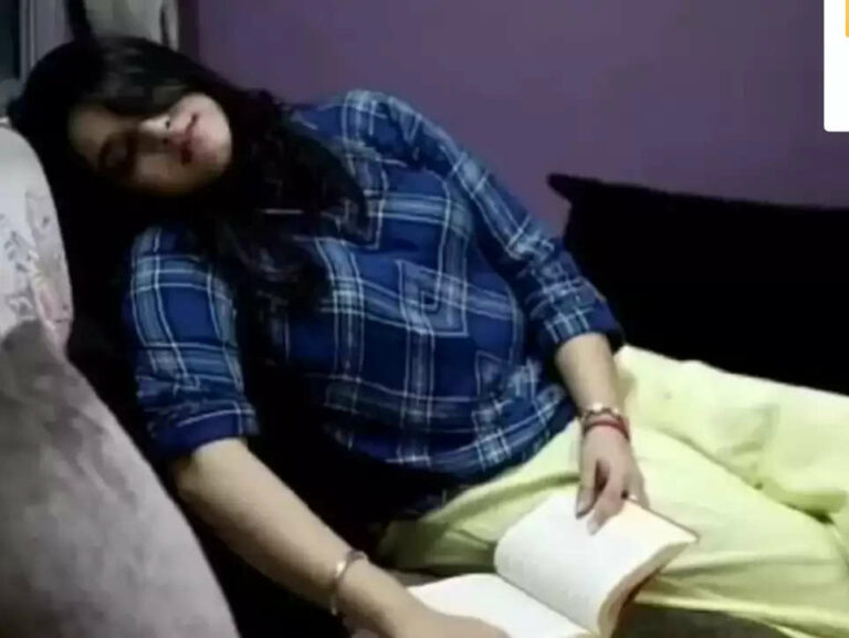 Sleeping Record: लड़की ने बनाया सोने का ऐसा अनोखा रिकॉर्ड कि जगा ली अपनी सोई किस्मत, जीते लाखो के इनाम