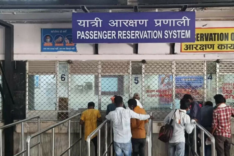 रेलवे टिकट कन्फर्म होने पर ही कटेंगे पैसे, अद्भुत है IRCTC की ये सुविधा