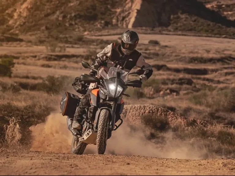 KTM Updated Bike: केटीएम जल्द ही अपडेटेड फीचर्स के साथ लॉन्च कर सकती है ये बाइक, जानिए कौन से मिलेंगे नए फीचर्स