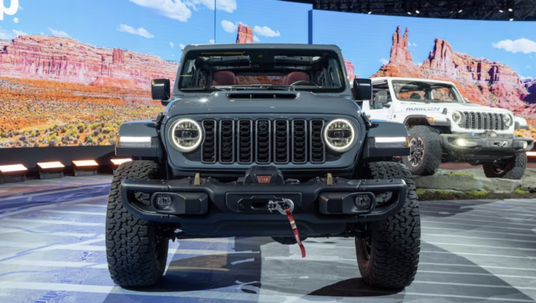 Jeep Wrangler: जीप रैंगलर फेसलिफ्ट वर्जन से कंपनी ने उठाया पर्दा, मिलेंगे ये फीचर्स; जानें कब होगी लॉन्च