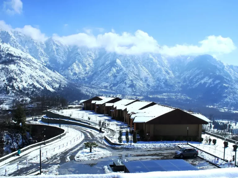 Kashmir Tour Package: आपके बजट में है कश्मीर टूर पैकेज, गर्लफ्रेंड को बर्थडे पर कराएं जन्नत की सैर