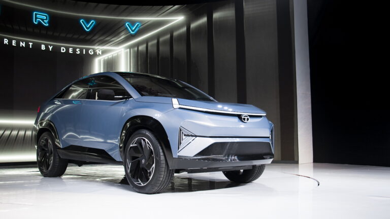 Tata Curvv EV: टाटा की नई जेनरेशन की इलेक्ट्रिक कार जल्द देगी दस्तक, एडवांस सनरूफ जैसे मार्डन फीचर्स से होगी लैस, 500 किमी की देगी रेंज