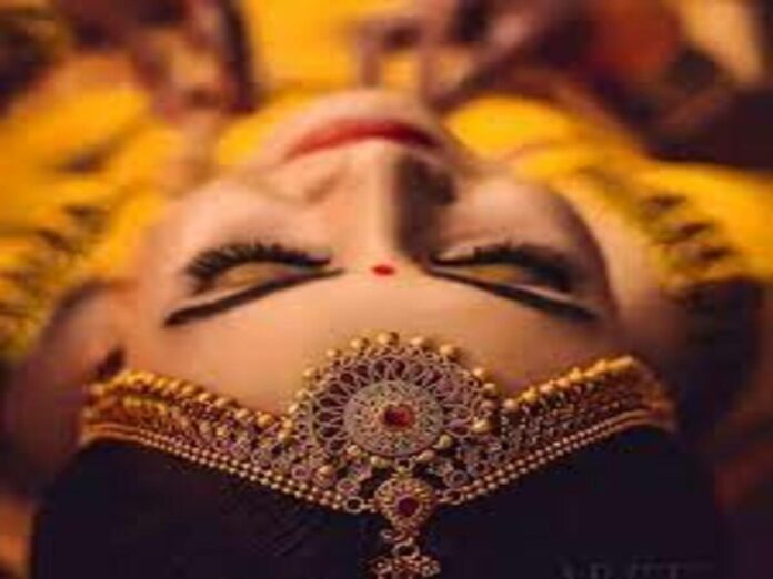 Best Gold Mang Tika Design