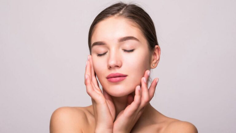 Detox skin at home: घर पर ही त्वचा को करें डिटॉक्स, ये 5 आयुर्वेदिक चीजें आएंगी काम