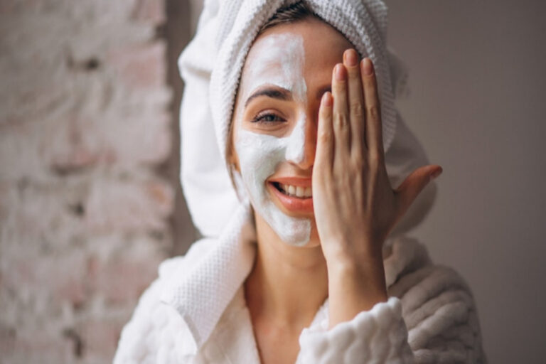 Summer Season Skin Care: महंगे प्रोडक्ट्स से पाइए छुटकारा, इस तरह करें स्किन केयर