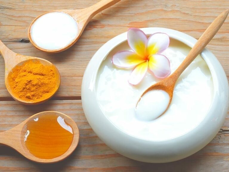 Skin Care:चेहरे पर नेचुरल निखार लाने के लिए दही में मिलाए ये चीजें, एंटी एजिंग की समस्या हो जाएगी दूर