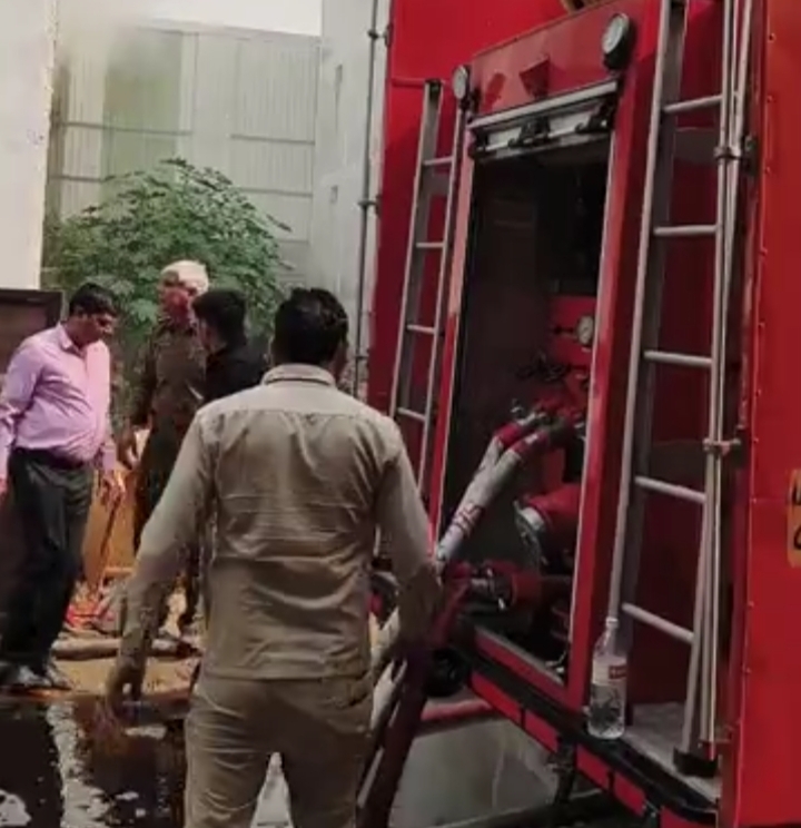 gurugram fire, fire-broke-out-in-the-furniture-warehouse