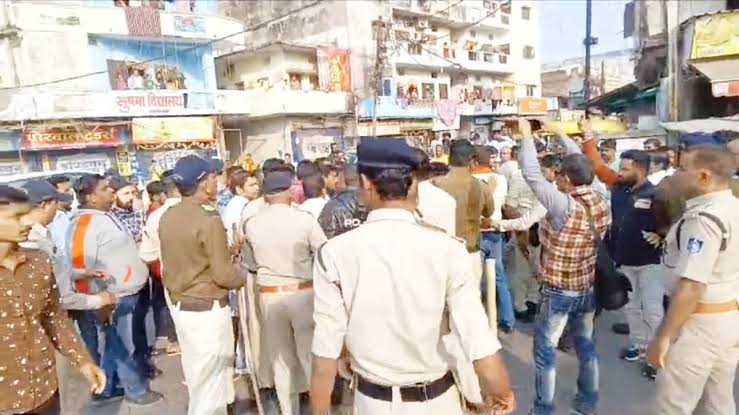 mp election 2023, firing-and-stone-pelting-at-polling-booth-in-mp-elections
