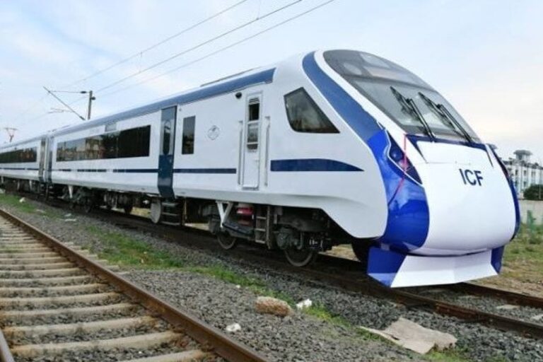 काशी से दिल्ली तक दौड़ेगी एक और वंदे भारत ट्रेन, जानें रूट और समय