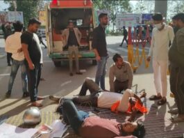 Kanpur The condition of the students protesting at the gate of CSJMU deteriorated, glucose was given on the road itself!