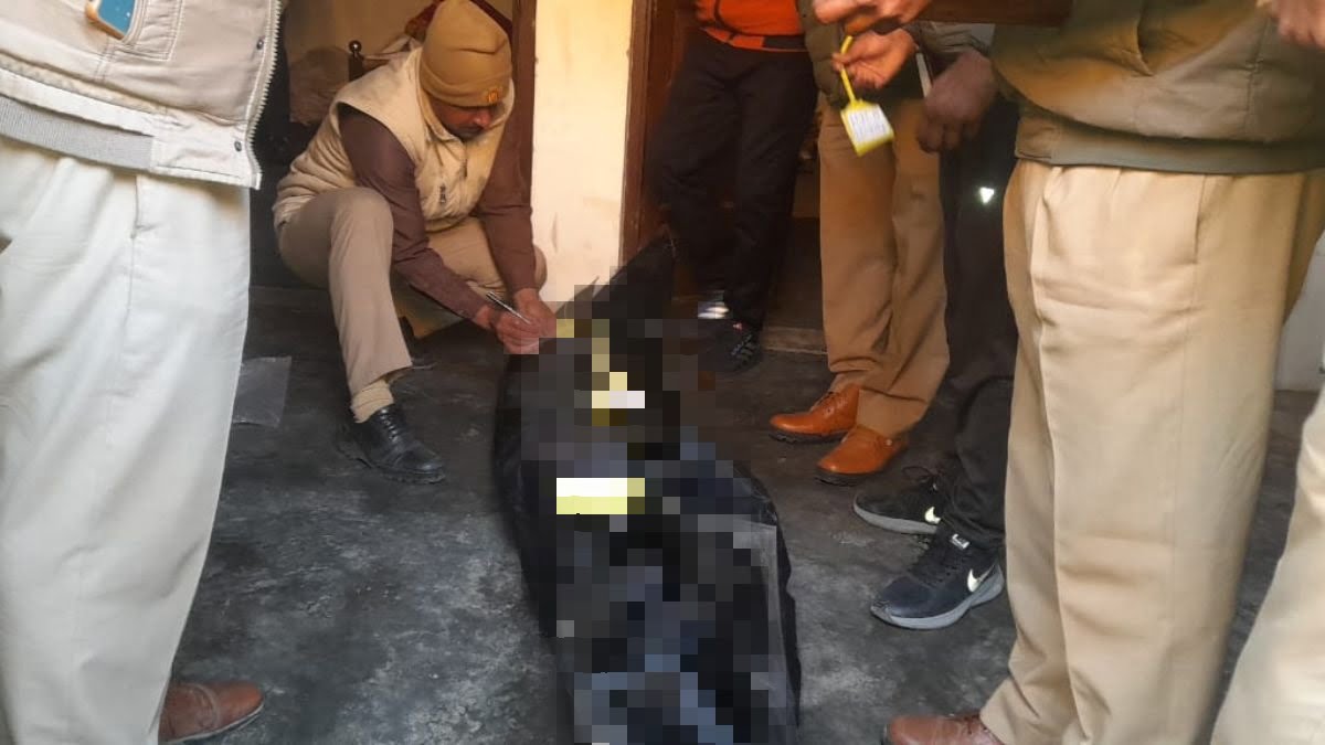 shamli-suicide-dead-body-of-a-worker-in-a-highway-construction-company-found-hanging-police-and-forensic-team-on-the-spot