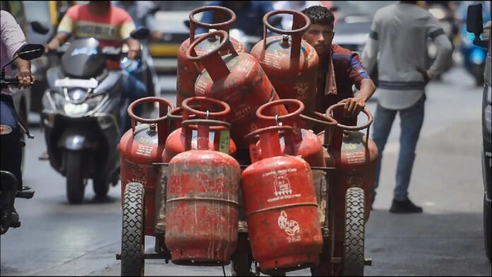 big-shock-on-the-budget-2024-hike-in-lpg-cylinder-price-due-to-inflation-these-are-the-new-prices