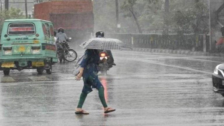 Weather Alert : यूपी में फिर मौसम ने ली करवट, 65 जिलों में बारिश का अलर्ट, तेज आंधी के साथ ओले गिरने की आशंका!