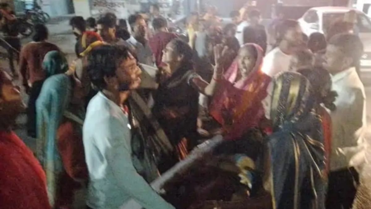 Kanpur : There was an uproar for hours over the death of cousins ​​due to a truck collision, a jam was created by keeping the dead body on the road!