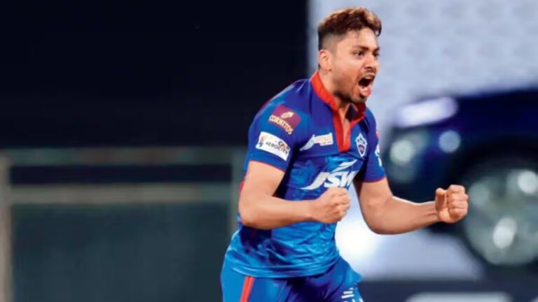 पिता चलाते थे पान की दुकान और क्रिकेट खेलने से रोकती थी मां, लेकिन आवेश खान ऐसे बने क्रिकेटर