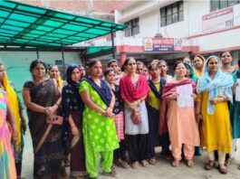 Kanpur : 65 women cheated in the name of job, made them work for 2 months, operator used rudeness on asking for salary!