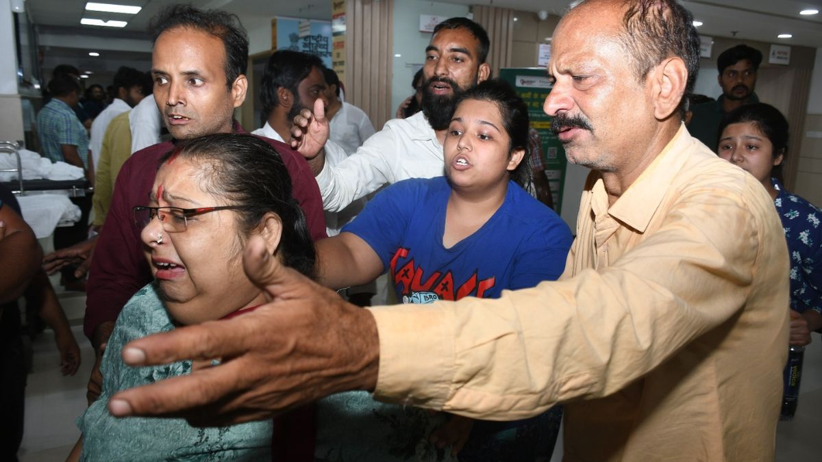 Kanpur: In return for scolding, an employee stabbed the market owner with a knife, the incident created a sensation in the area!