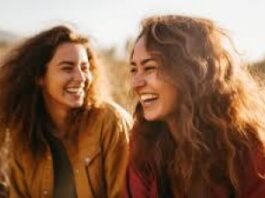 क्या आपकी दोस्ती में भी है दिखावा, तो बना ले डिस्टेंस