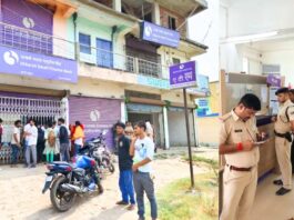 utkarsh-small-finance-bank-robbed-in-broad-daylight-employees-held-hostage-and-looted-for-about-20-minutes