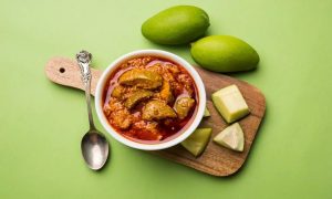 Mango Pickle Recipe: घर पर बनाए स्वादिष्ट आम का अचार, जानिए क्या है आसान रेसिपी
