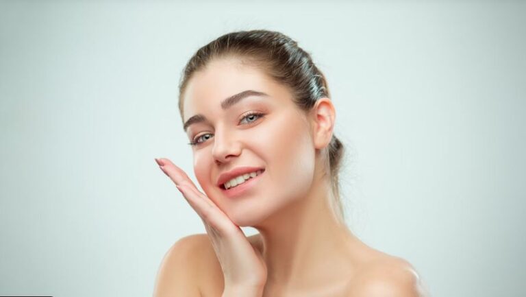 Skin care: बरसात के मौसम में ऐसे रखें अपनी स्किन काई ख्याल