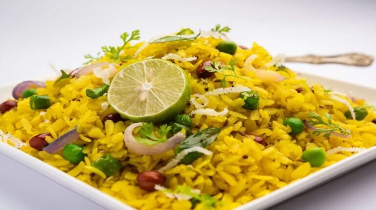 Breakfast: ब्रेकफास्ट में शामिल करें गुड़ पोहा, टेस्ट और सेहत दोनों में है लाजवाब