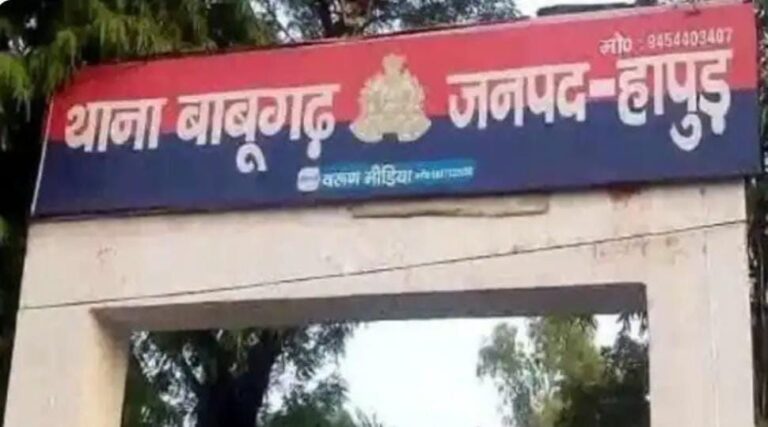 जंगल में अजगर देख मचा हड़कंप