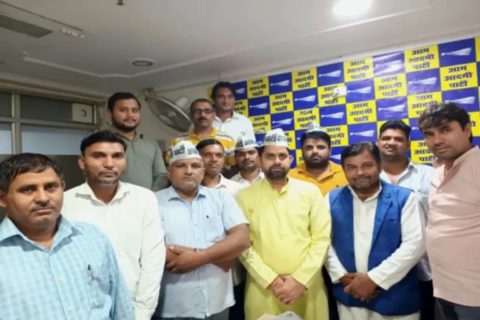 AAP की नोएडा में बैठक