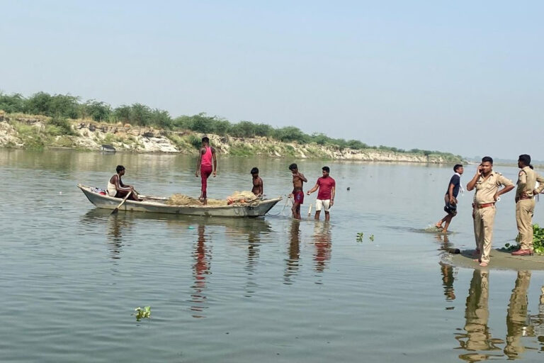 Rae Bareilly: गंगा नदी में 11 दिन बाद 17 वर्षीय युवती का शव बरामद, प्रेमी और दोस्तों पर हत्या का आरोप