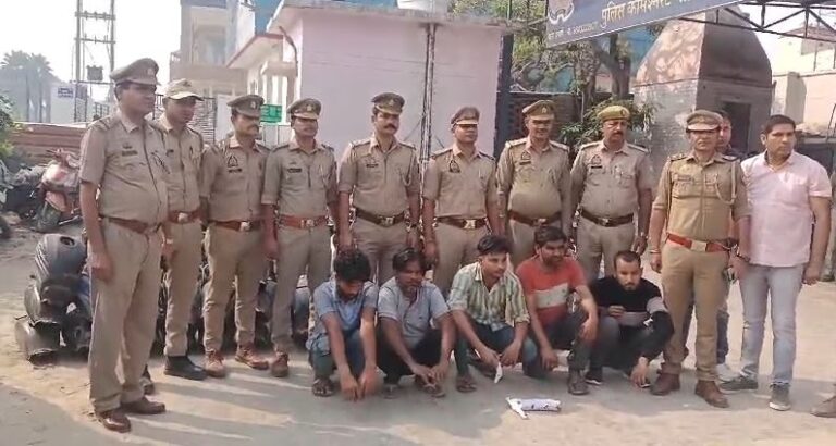 Ghaziabad में ट्रोनिका सिटी पुलिस की बड़ी कामयाबी, 5 शातिर वाहन चोर गिरफ्तार, चोरी की कई मोटरसाइकिल और ऑटो बरामद