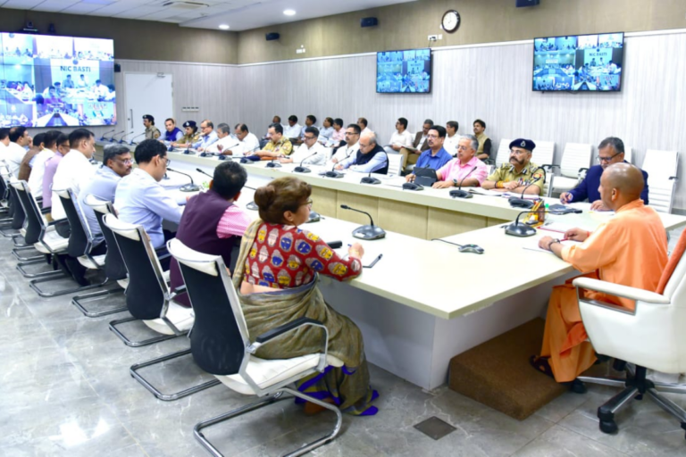 गड्ढ़ामुक्त यूपी के लिए योगी ने कसी कमर, 10 अक्टूबर को पहला रिजल्ट !