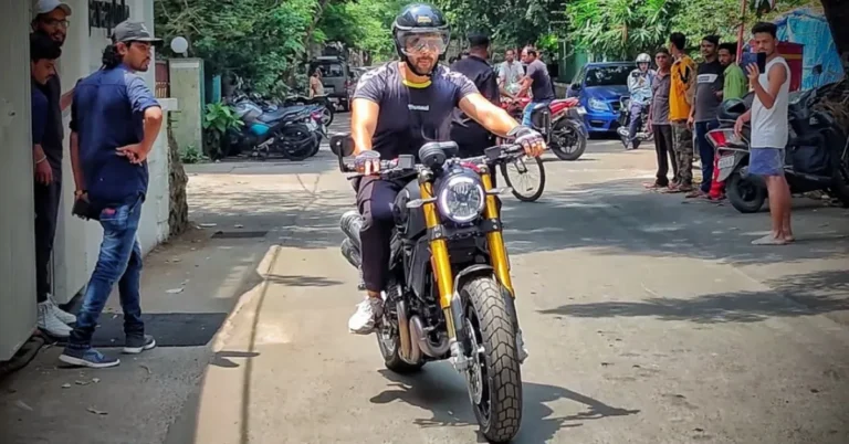 Kartik Aaryan ने बाइक चलाना बंद किया, फैंस को दी जानकारी।