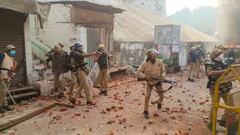 Sambhal Violence: साजिश के तहत टारगेट किया जा रहा…., संभल मामले में सपा सासंद पर FIR दर्ज, क्या बोले बर्क?