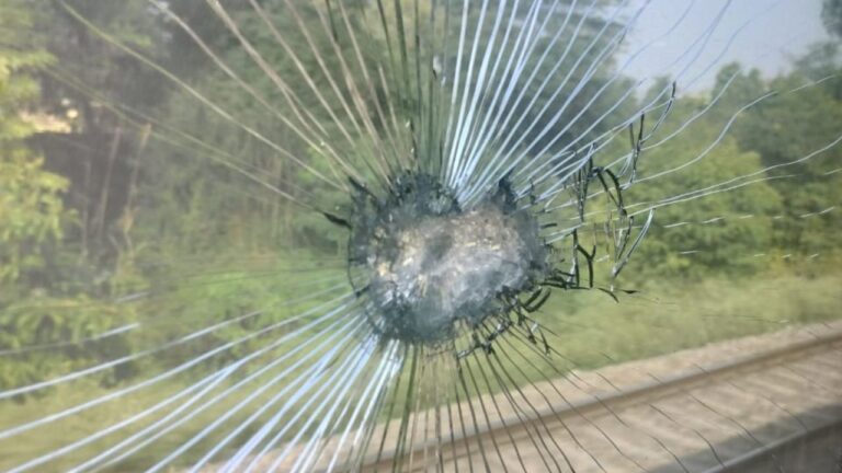 Vande Bharat News: वंदे भारत पर तीसरी बार पत्थरबाजी, सुरक्षा में बड़ी चूक..जानें पूरा मामला