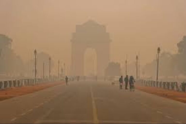 Delhi AQI: घना कोहरा छाया रहने के कारण IMD ने जारी किया ‘Yellow Alert’