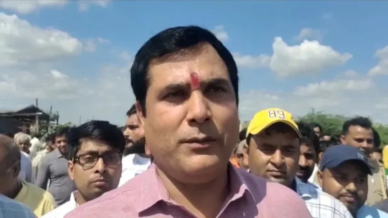 विधायक नंदकिशोर गुर्जर का वेव सिटी थाने का दौरा, पुलिस से की बातचीत