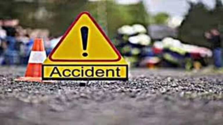Ghaziabad News:एनएच-9 पर हुआ दर्दनाक हादसा, तेज रफ्तार वाहन ने मारी टक्कर, पति-पत्नी समेत तीन की मौत