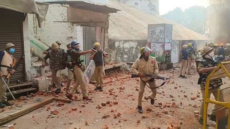 Sambhal Violence: संभल हिंसा पर गरमाई सियासत, यूपी कांग्रेस अध्यक्ष अजय राय को पुलिस का नोटिस, राजनीतिक हलचल तेज