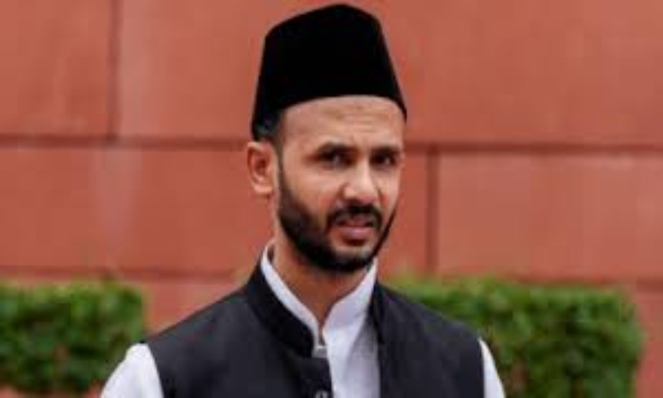 Sambhal News: सांसद जियाउर्रहमान के घर पर बुलडोजर कार्रवाई, सीढ़ियां तोड़ी गईं