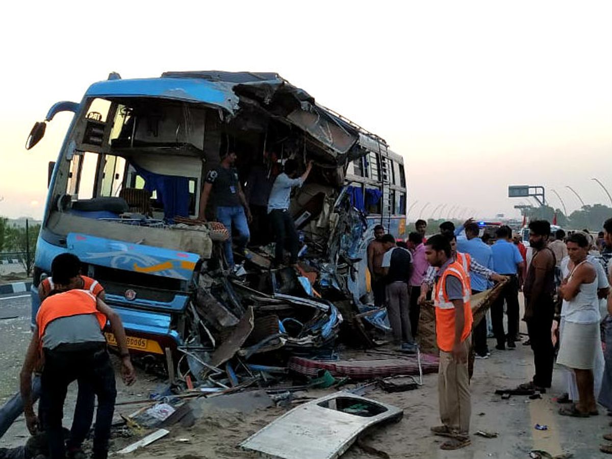 Agra Lucknow Expressway Bus Accident
