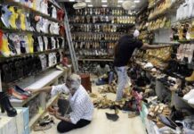Footwear Industry: जूते खरीदने वालों के लिए सरकार ने जारी किया नया नियम पुराने स्टॉक की बिक्री की समय-सीमा में हुआ बदलाव